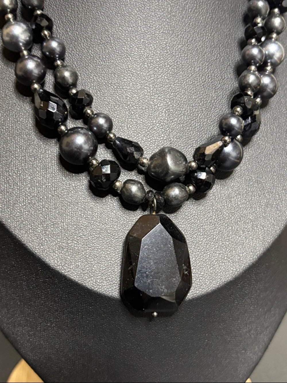 White House Black Market Black Gray Beaded Necklace Classy Career - Picture 2 of 8